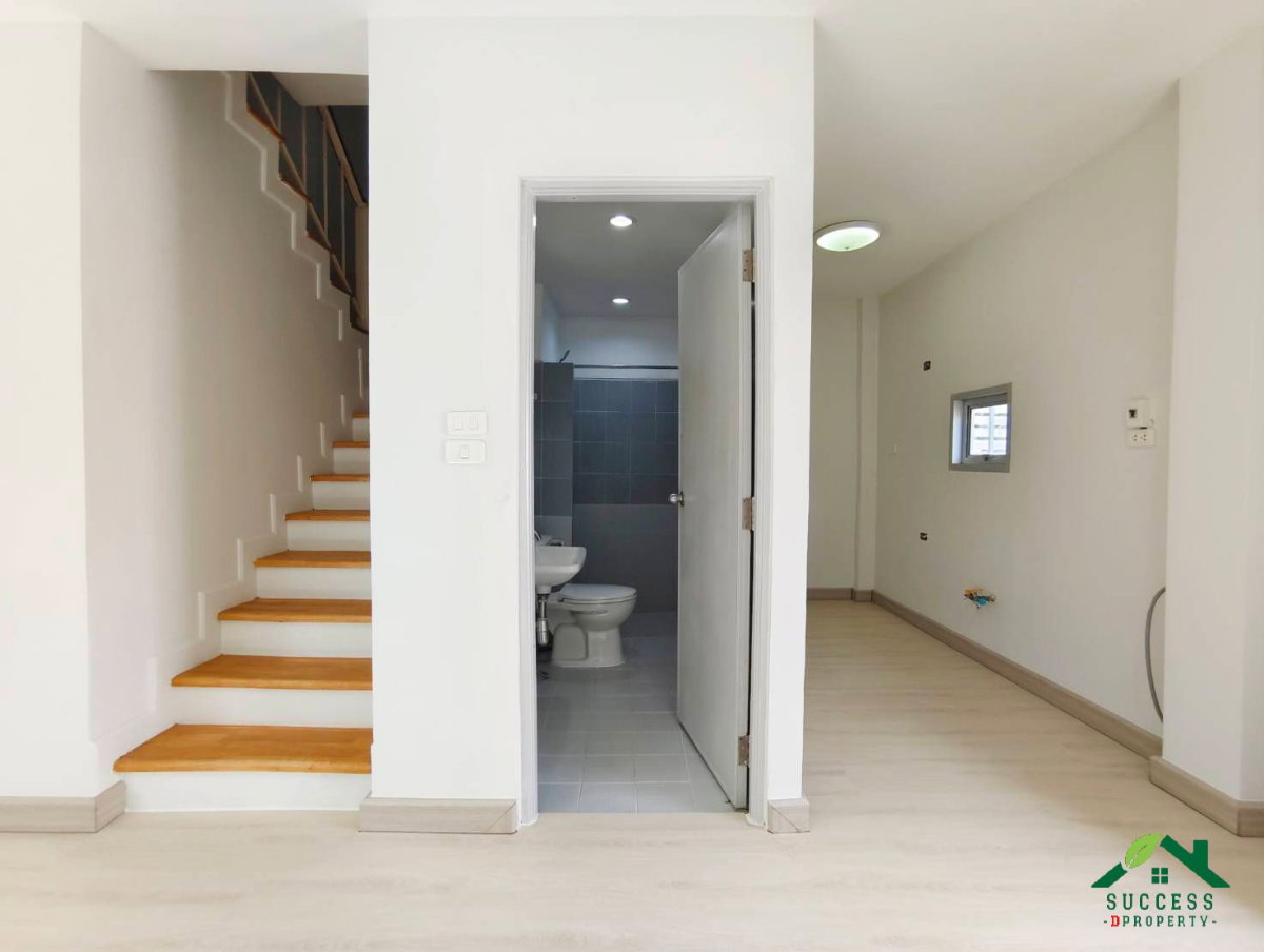 รูป ขายบ้านแฝด เอโทล มัลดีฟส์ บีช ศรีนครินทร์-วงแหวน เนื้อที่ 39 ตร.ว. ทำเลดีเดินทางสะดวก ติดถนนหนามแดง-บางพลี ใกล้ทางด่วนวงแหวน ใกล้รถไฟฟ้า สายสีเหลือง - รูปที่ 9/20