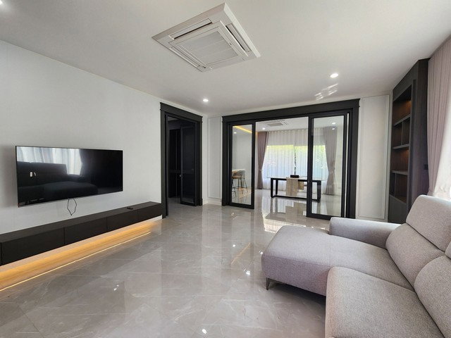 รูป บ้านเดี่ยวให้เช่า 2 ชั้น ปรับปรุงใหม่ สไตล์ Modern ขนาด 93 ตารางวา 4 นอน มีเรือนรับรองแยก อยู่หลังเซ็นทรัล พระรามสอง - รูปที่ 4/8