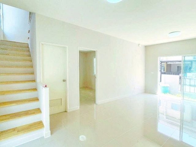 รูป ทาวน์โฮม 2 ชั้นฟังก์ชัน 4 นอน 2 น้ำ บางบัวทอง ลำโพ ใกล้ รร.สารสาสน์วิเทศ บางบัวทอง 900 ม คลองบางไผ่ - รูปที่ 2/8