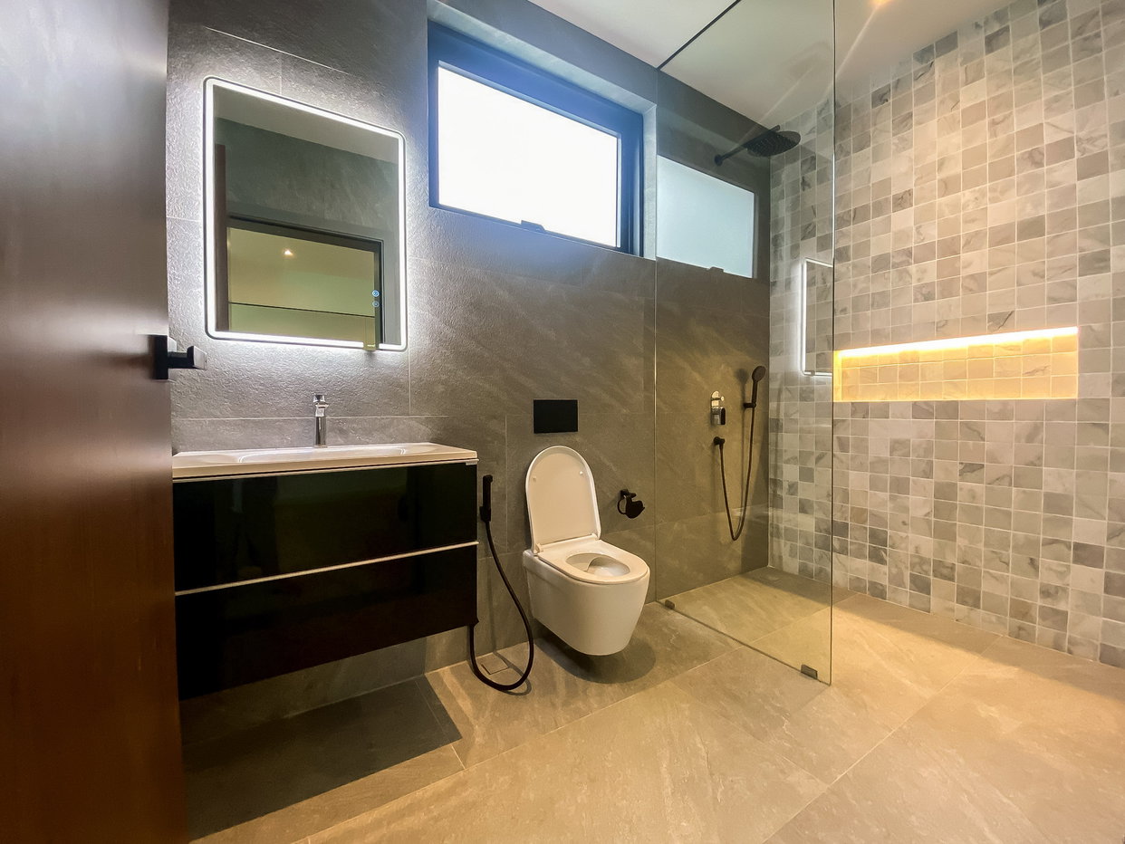 รูป 6 Bedroom Luxury Pool Villa for Sale East Pattaya - รูปที่ 22/27