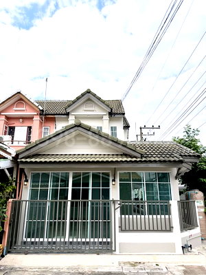 Townhouses for sale Lam Luk Ka : FOR SALE  TOWNHOUSE PROPERTY  2590000 BAHT.