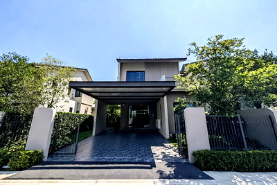 บ้านเดี่ยว ชลบุรี : Semi Detached House for Sale East Pattaya Rong Po Family Living