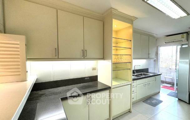 รูป คอนโด 3-ห้องนอน ที่ ริชมอนด์ พาเลส คอนโดมิเนียม ใกล้ BTS พร้อมพงษ์ (ID 2766259) - รูปที่ 4/11