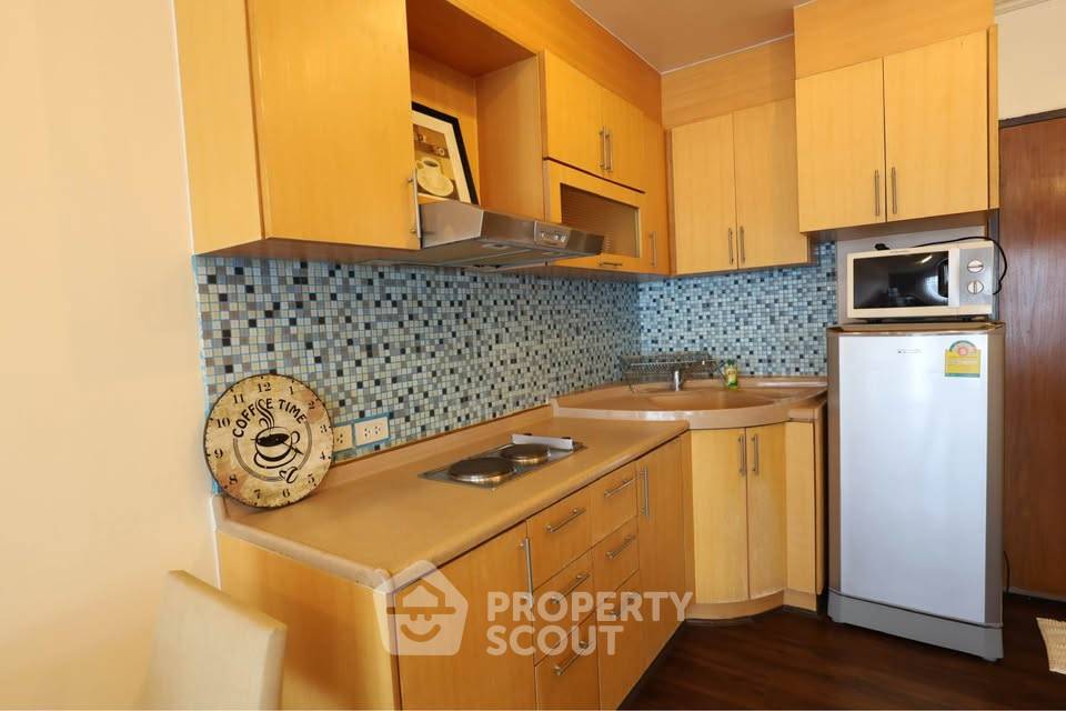 picture Studio Condo at Sathorn Gardens near MRT Si Lom (ID 2790153) - 3/12