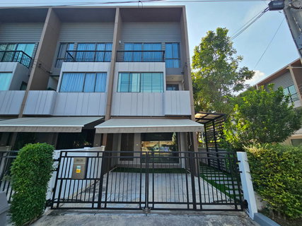 รูปภาพ ให้เช่า ทาวน์โฮม 3 ชั้น โครงการบ้านกลางเมือง วัชรพล หลังมุม