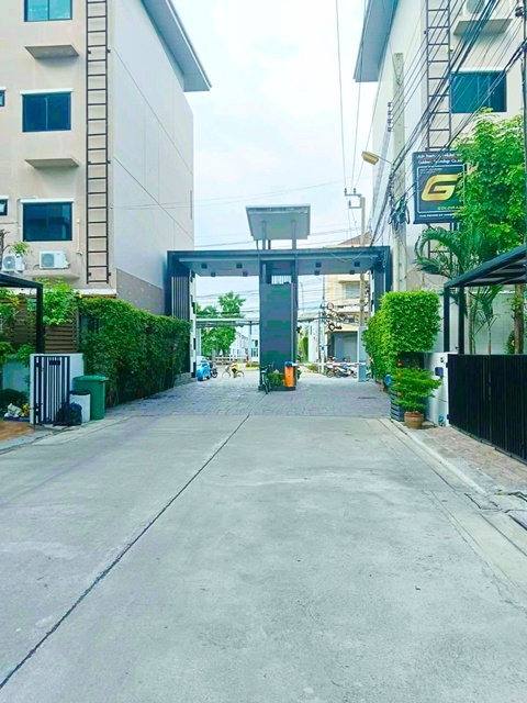 รูป บ้านใหม่ 3 ชั้น ทำเลสุขุมวิท 113 ใกล้BTS แบริ่ง 20 ตร.ว. 240 ตร.ม. BTS สำโรง 1กม. ทาวน์โฮม 4นอน 3น้ำ อิมพีเรียลเวิร์ด สำโรง 1.5 กม - รูปที่ 3/4