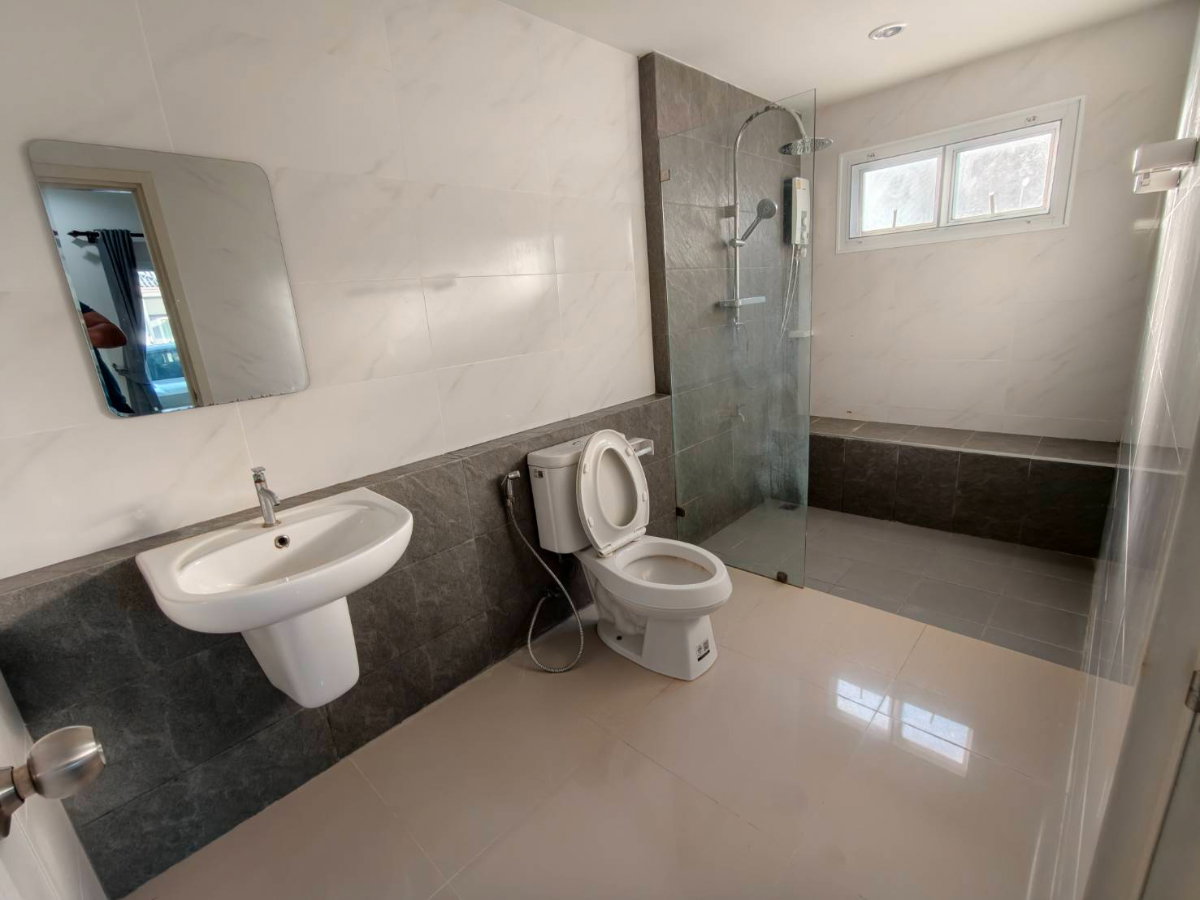 รูป ขายบ้านเดียวชั่น​เดียว​โครงการ​ The First 4 บายพาสจอหอ  เนื้อที่ 70  ตารางวา  - รูปที่ 8/9