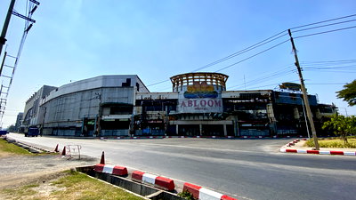 ที่ดิน ปทุมธานี : ที่ดินพร้อมสิ่งปลูกสร้าง 2633.9 ตร.วา อำเภอคลองหลวง ปทุมธานี 245M