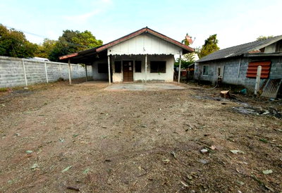 ที่ดิน บุรีรัมย์ : ที่ดินพร้อมสิ่งปลูกสร้าง 152 ตร.วา อำเภอคูเมือง บุรีรัมย์ 677,000