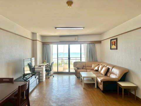 Condo for rent, Eastern Tower Sriracha, city center, convenient transportation.