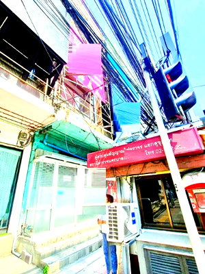 Shophouses for rent Bangkok : FOR RENT  COMMERCIAL BUILDING PROPERTY  34999 BAHT per MONTH