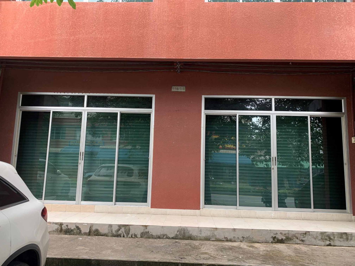 รูป อาคารพาณิชย์ให้เช่า 2 คูหา (ทะลุติดกัน) 3 ชั้น ติดถนน ตลาดสี่มุมเมือง แหลมฉบัง ชลบุรี ห่างสุขุมวิท 200 ม. - รูปที่ 3/7