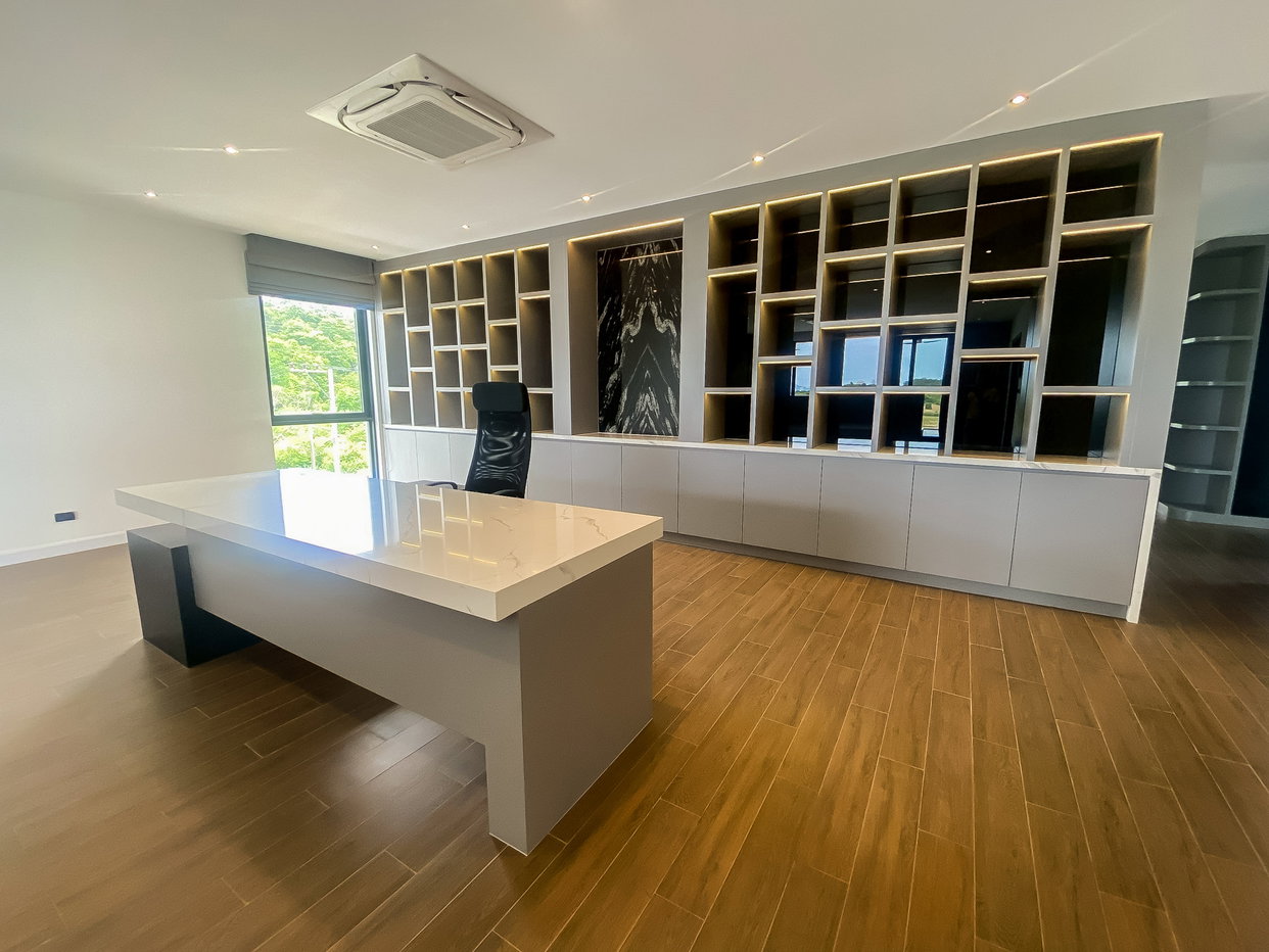 รูป 6 Bedroom Luxury Pool Villa for Sale East Pattaya - รูปที่ 17/27