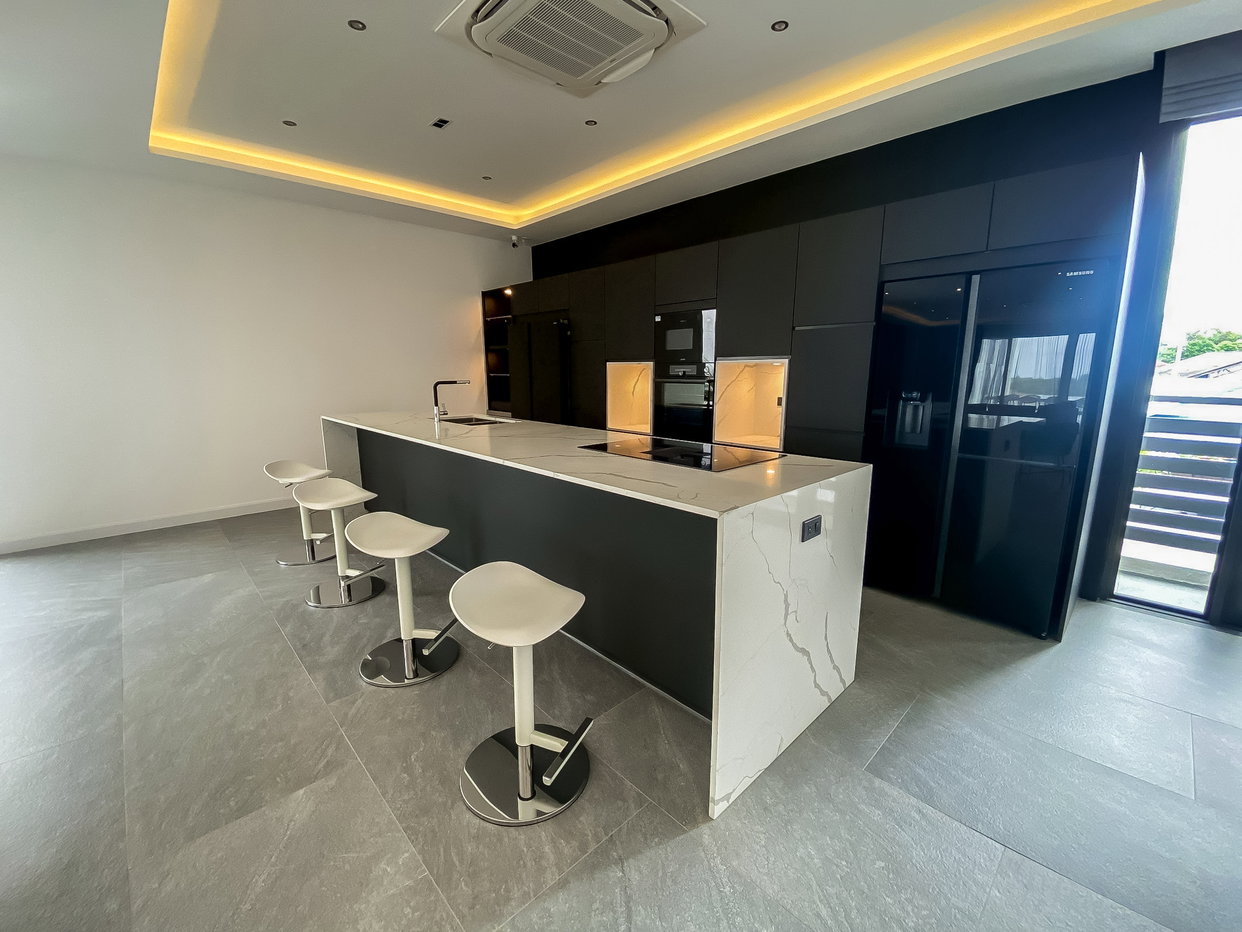 รูป 6 Bedroom Luxury Pool Villa for Sale East Pattaya - รูปที่ 12/27