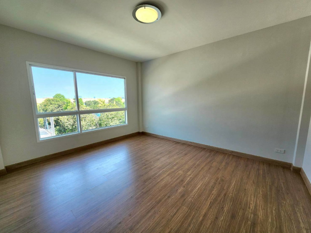 รูป สุดคุ้ม บ้านเดี่ยว 3 ชั้น รีโนเวทใหม่ทั้งหลัง (หลังริม) คาซ่า พรีเมี่ยม ราชพฤกษ์ - พระราม 5 ทำเลสะดวก - รูปที่ 15/21