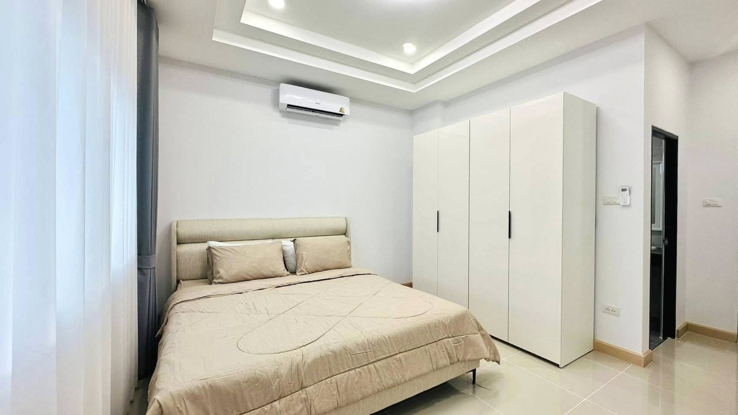 รูป Corner House for Sale East Pattaya Nong Pla Lai Spacious Garden - รูปที่ 7/13
