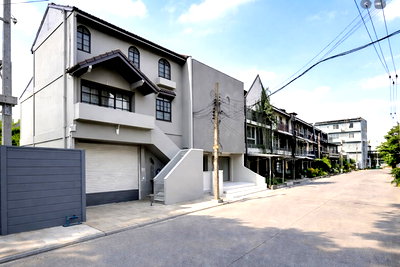 Townhouses for rent Bangkok : FOR RENT  TOWNHOUSE PROPERTY  34999 BAHT per MONTH