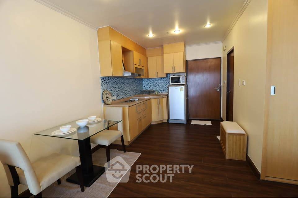 picture Studio Condo at Sathorn Gardens near MRT Si Lom (ID 2790153) - 2/12