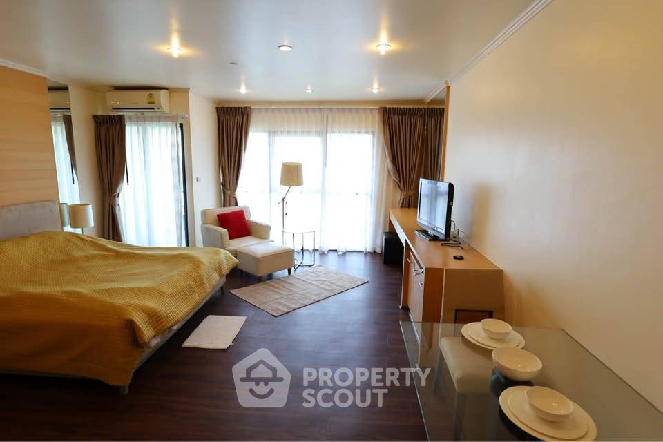 picture Studio Condo at Sathorn Gardens near MRT Si Lom (ID 2790153) - 4/12