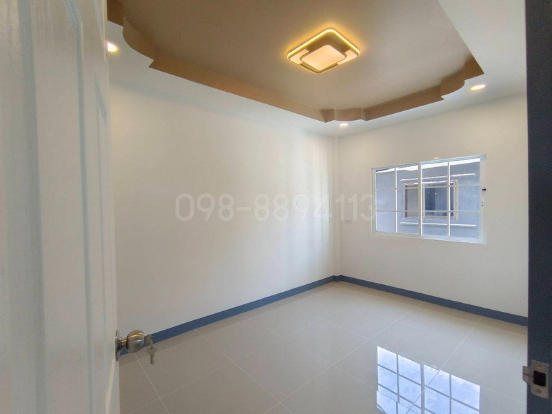 รูป ขายทาวน์เฮ้าส์ 2 ชั้น รีโนเวทใหม่ มบ.เคซี3 หทัยราษฎร์ 39 เนื้อที่ 22.5 ตรว 3นอน 2น้ำ ใกล้แฟชั่นไอส์แลนด์ - รูปที่ 5/8