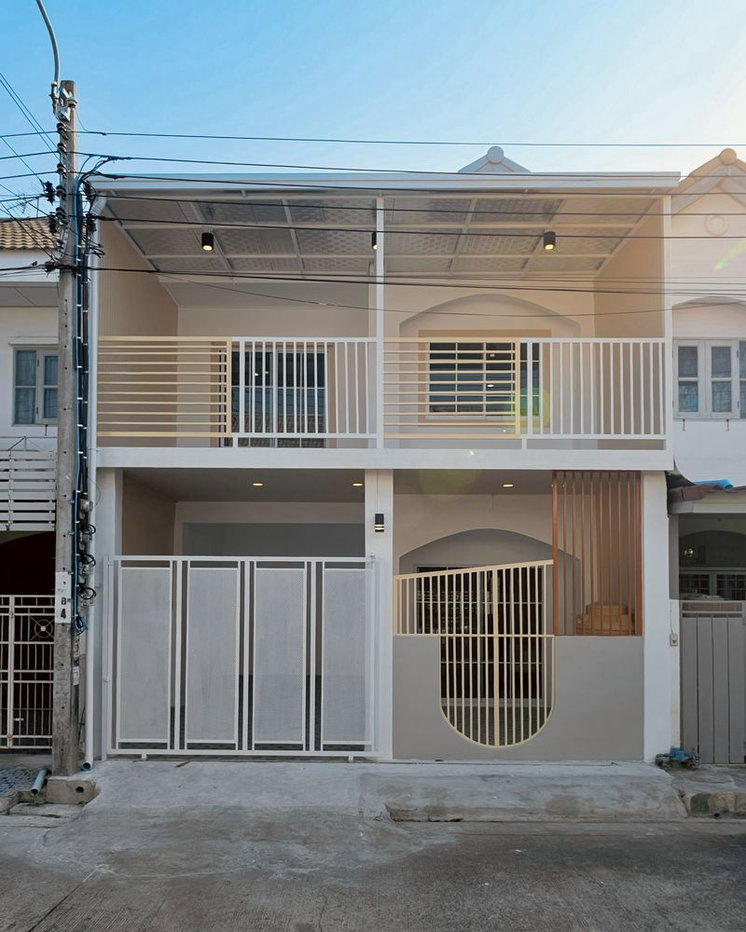 รูป ขายทาวน์เฮาส์บัวทองธานี กาญจนาภิเษก 21 ตร.ว. 4 นอน เดินถึงคิวรถตู้ได้ ฟรีโอน - รูปที่ 1/16