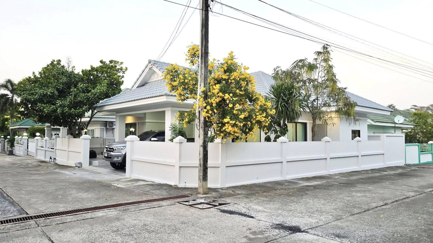 รูป Corner House for Sale East Pattaya Nong Pla Lai Spacious Garden - รูปที่ 13/13