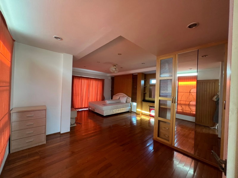 รูป ขายบ้านเดี่ยว 2 ชั้น ท่าผักซอย 4 พร้อมที่ดิน บิวท์อินทั้งหลัง เฟอร์นิเจอร์ครบ เดินทางสะดวก ใกล้ตลาดน้ำดำเนินสะดวก ต.ดอนกรวย ราชบุรี - รูปที่ 4/14