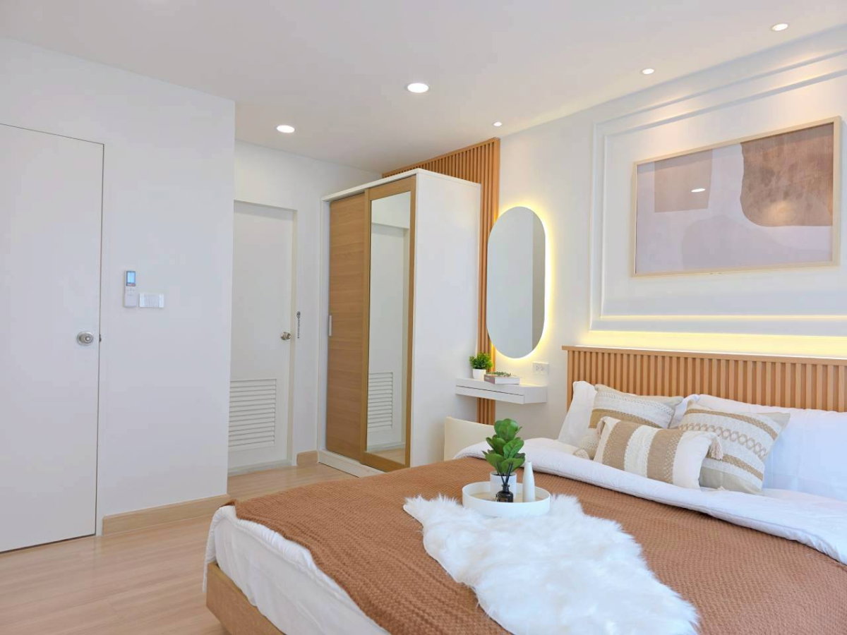 รูป ห้องใหญ่ ลดราคาพิเศษ ตกแต่งหรูหราจัดเต็ม ลากกระเป๋าใบเดียวเข้าอยู่ได้ทันที - รูปที่ 22/31