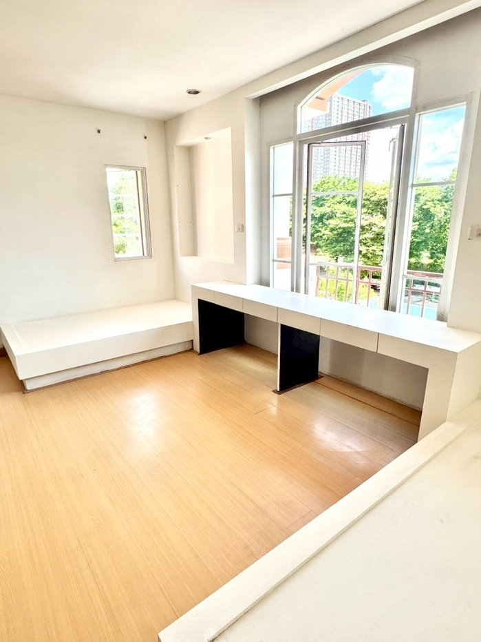 รูป ให้เช่าโฮมออฟฟิศโมเดิร์น 3.5 ชั้น 280 ตรม. หมู่บ้านสรานนท์ ปากเกร็ด - รูปที่ 13/20