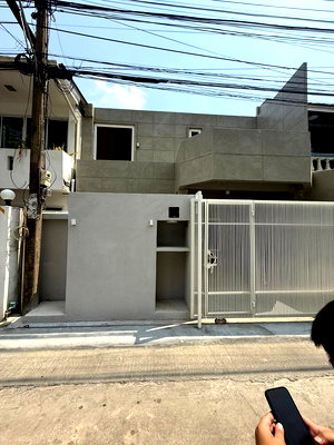 Townhouses for rent Bangkok : WS7032 🏡 Newly renovated townhome for rent, Sukhumvit 26 (Phrom Phong) ✨ Near BTS Phrom Phong, only 100,000 THB/month.