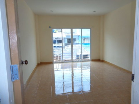 อาคารพาณิชย์ 20 ตร.วา เมืองชลบุรี เมืองชลบุรี ชลบุรี 3.6M