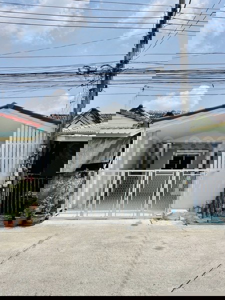 รูป ขายบ้านแฝด ชั้นเดียว ขนาด 20 ตรว 2นอน 1น้ำ มบ.วัฒนาร่มไทร หนองจอก สังฆสันติสุข รีโนเวทใหม่ - รูปที่ 1/8