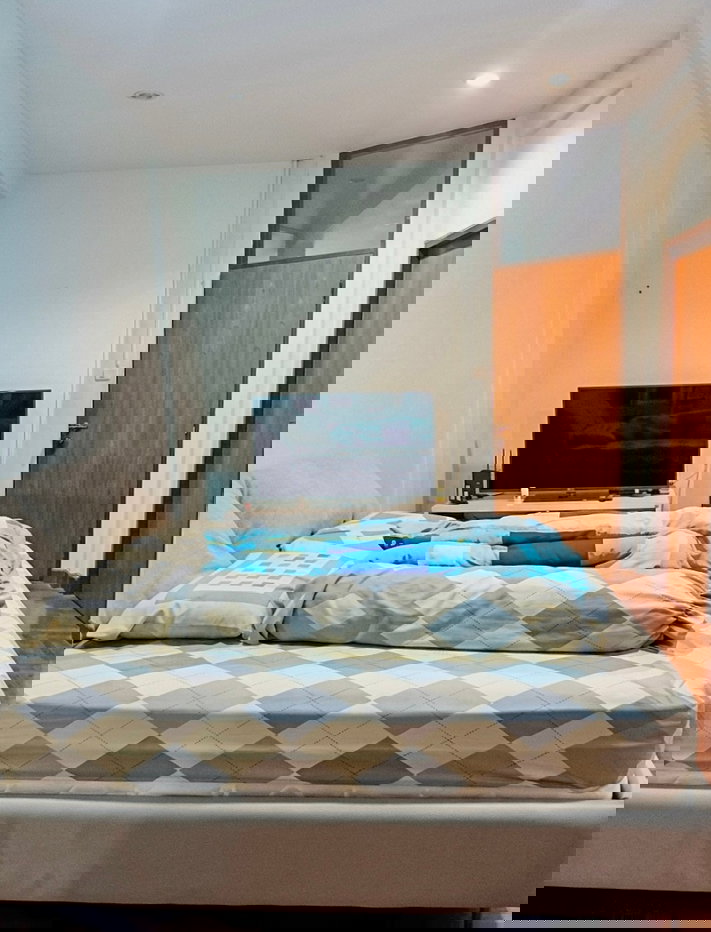 รูป  🔥 ให้เช่าทาวน์เฮ้าส์สุดพรีเมียม ใจกลางรัชดา-พระราม 9 🔥  💰 ราคาเช่า 30,000บาท เฟอร์นิเจอร์ครบพร้อมอยู่ เช่น อ่างอาบน้ำ ซิงค์ โทรทัศน์ ตู้เย็น - รูปที่ 3/5