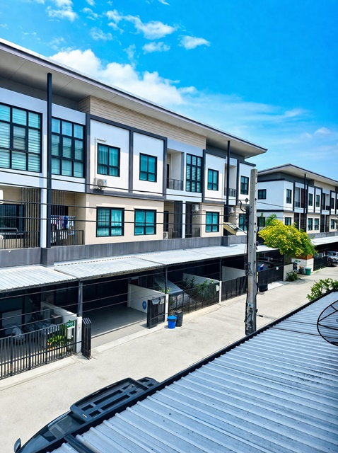 รูป บ้านใหม่ 3 ชั้น ทำเลสุขุมวิท 113 ใกล้BTS แบริ่ง 20 ตร.ว. 240 ตร.ม. BTS สำโรง 1กม. ทาวน์โฮม 4นอน 3น้ำ อิมพีเรียลเวิร์ด สำโรง 1.5 กม - รูปที่ 1/4