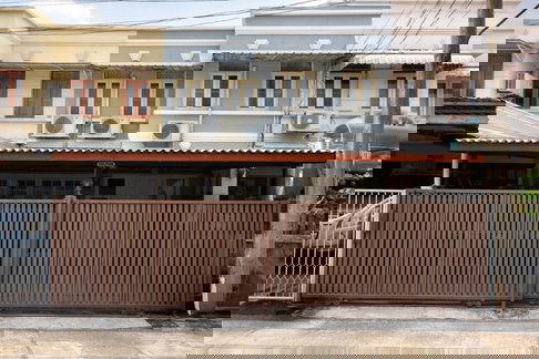 For Sale: 2-Storey Townhome at Mahanakorn Niwet Wide Frontage | Spacious Layout | Move-in Ready