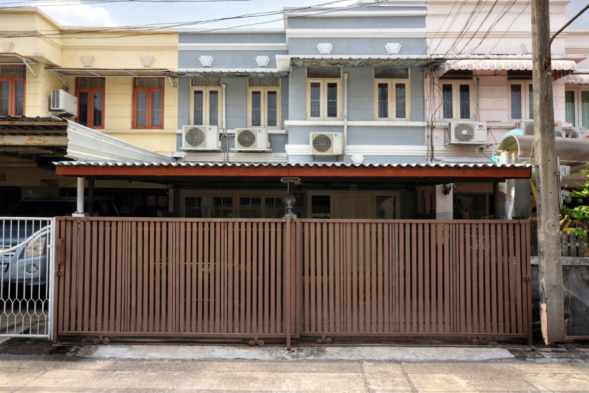 รูป ขายทาวน์โฮม 2 ชั้น หมู่บ้านมหานครนิเวศน์ หน้ากว้าง 6 เมตร พื้นที่ใช้สอยใหญ่ ฟังก์ชันครบ พร้อมเข้าอยู่ - รูปที่ 1/12