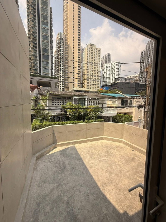 รูป WS7032 🏡 ให้เช่าทาวน์โฮม รีโนเวทใหม่ สุขุมวิท 26 (พร้อมพงษ์)✨ ใกล้ BTS พร้อมพงษ์ เพียง 100,000 บาท/เดือน - รูปที่ 4/13