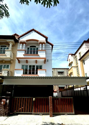 Twin houses for rent Nonthaburi : Modern 3.5-story home office for rent, 280 sq m, Sarannon Village, Pakkret.