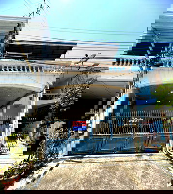 Townhouses for rent Bangkok : 🏠 [For rent] 2-storey townhome, spacious area, can be made into a home office, outstanding location at Dao Khanong-Chom Thong intersection.