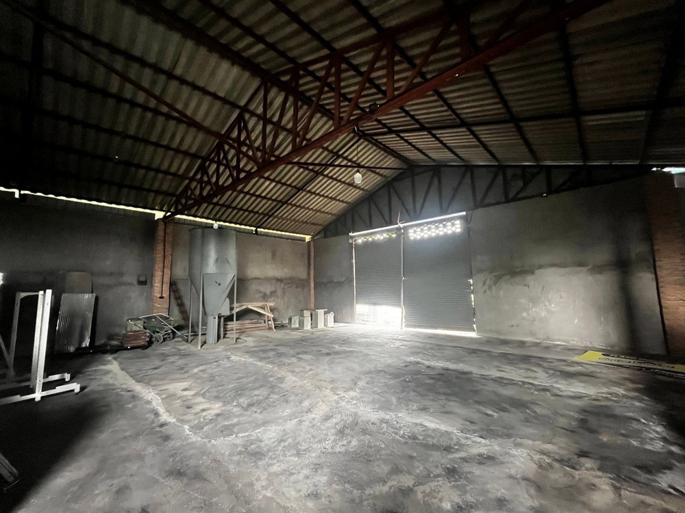 picture Call : 089-899-4482 Commercial buildings 3 Unit with warehouse space, The electrical and water systems are ready for use - 7/9