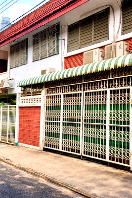 Townhouses for rent Pakin Building : 🔥 Premium Townhouse in the Heart of Ratchada – Rama 9 🔥  🏡 2-Story Townhouse | 3 Bedrooms, 2 Bathrooms