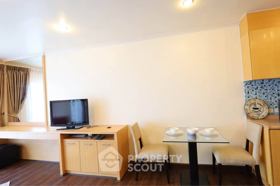 picture Studio Condo at Sathorn Gardens near MRT Si Lom (ID 2790153) - 9/12