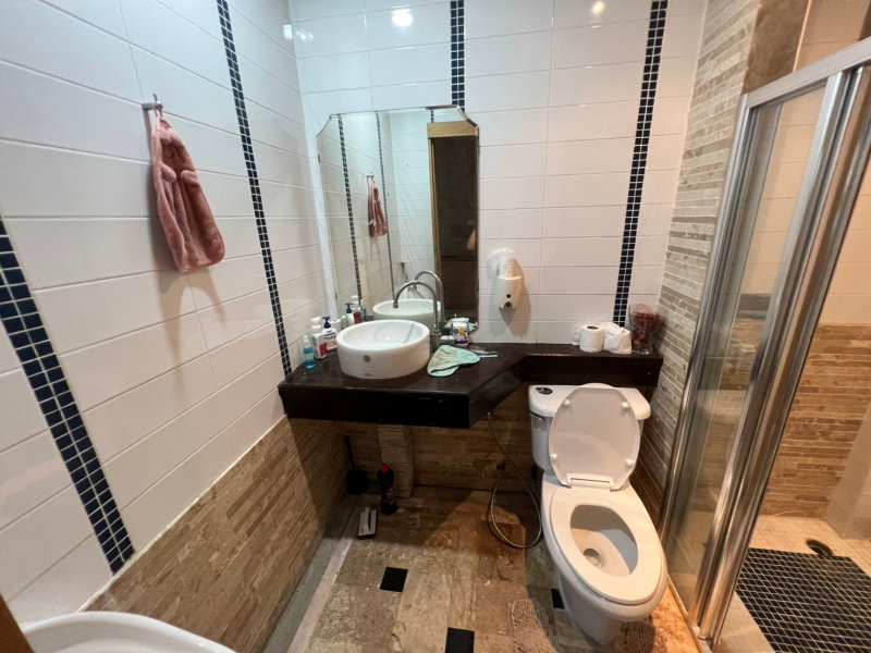 รูป ขายบ้านเดี่ยว 2 ชั้น ท่าผักซอย 4 พร้อมที่ดิน บิวท์อินทั้งหลัง เฟอร์นิเจอร์ครบ เดินทางสะดวก ใกล้ตลาดน้ำดำเนินสะดวก ต.ดอนกรวย ราชบุรี - รูปที่ 13/14