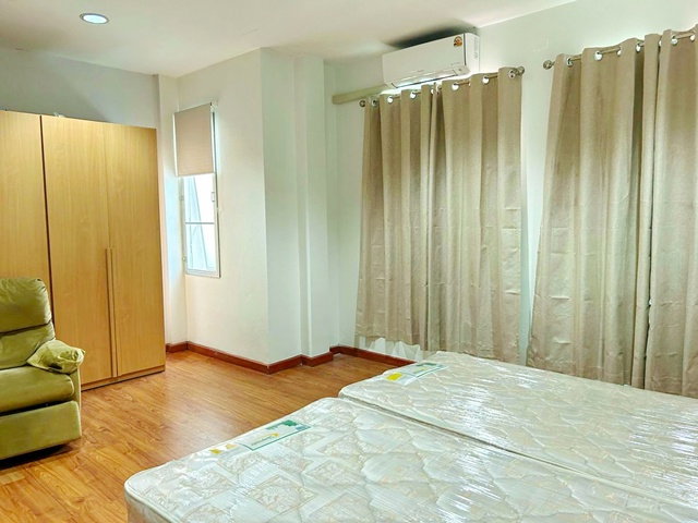 รูป รพ.ศิครินทร์ 950 ม. ใกล้ BTS ศรีลาซาล 900 ม. 20 ตร.วา.ทาวน์โฮมหรู 3 ชั้น 3 นอน 4 น้ำ รีโนเวทใหม่ทั้งหลัง ทำเลศักยภาพ ย่านศรีนครินทร์ สำโรง - รูปที่ 3/8