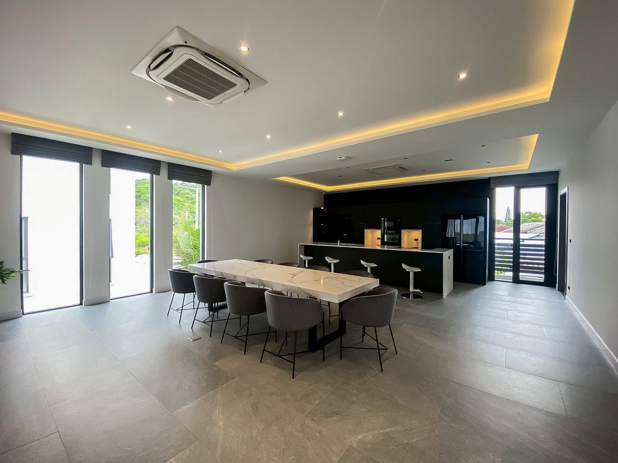รูป 6 Bedroom Luxury Pool Villa for Sale East Pattaya - รูปที่ 13/27
