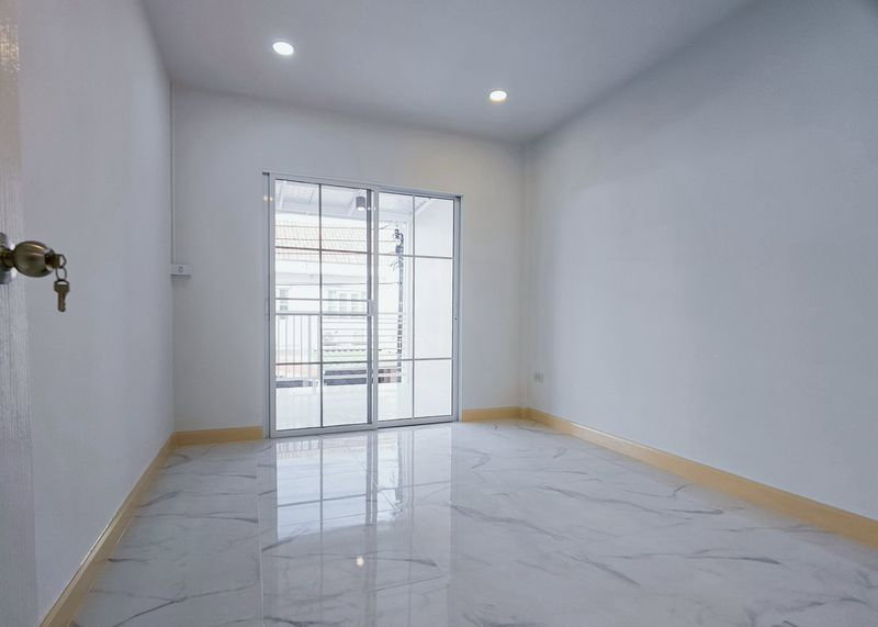 รูป ขายทาวน์เฮาส์บัวทองธานี กาญจนาภิเษก 21 ตร.ว. 4 นอน เดินถึงคิวรถตู้ได้ ฟรีโอน - รูปที่ 13/16