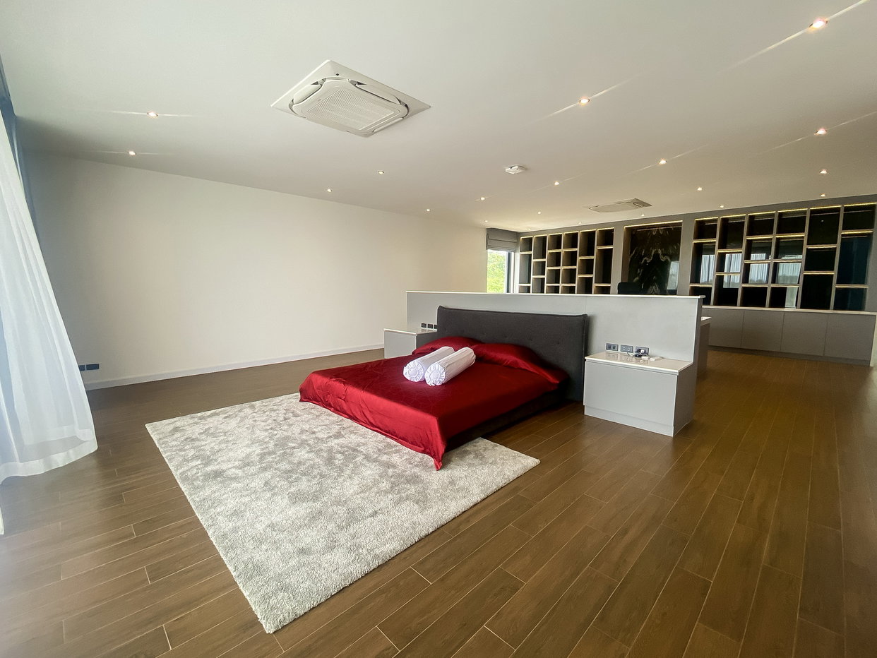 รูป 6 Bedroom Luxury Pool Villa for Sale East Pattaya - รูปที่ 15/27