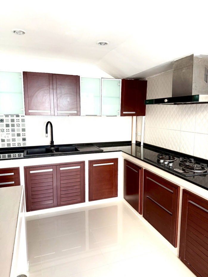 รูป ให้เช่าโฮมออฟฟิศโมเดิร์น 3.5 ชั้น 280 ตรม. หมู่บ้านสรานนท์ ปากเกร็ด - รูปที่ 9/20