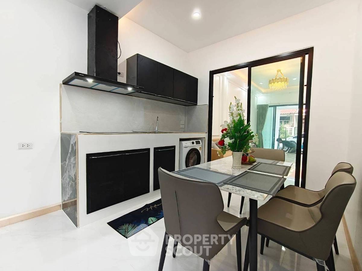 รูป ทาวน์เฮ้าส์ 2-ห้องนอน ใกล้ พัทยาใต้ (ID 2790711) - รูปที่ 13/14