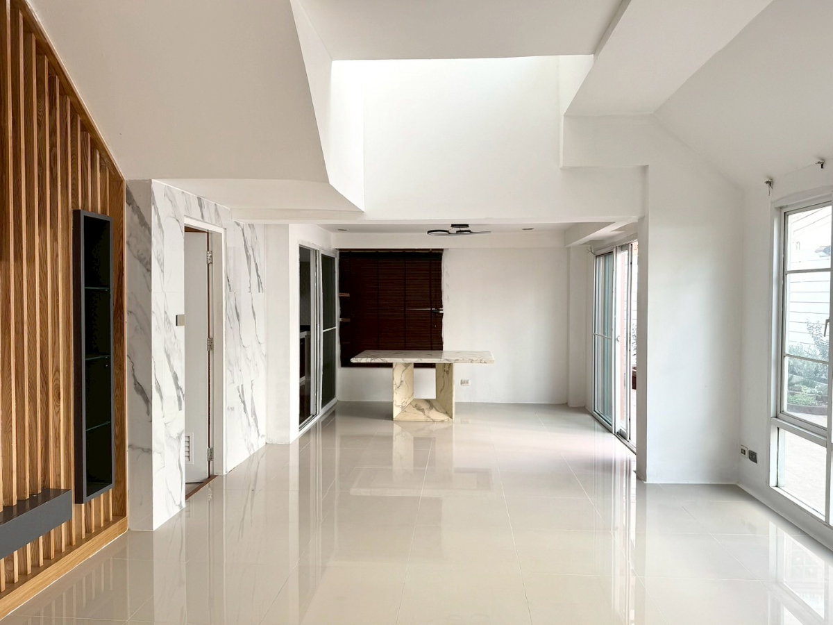 รูป ให้เช่าโฮมออฟฟิศโมเดิร์น 3.5 ชั้น 280 ตรม. หมู่บ้านสรานนท์ ปากเกร็ด - รูปที่ 5/20